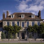 NT - Mompesson House